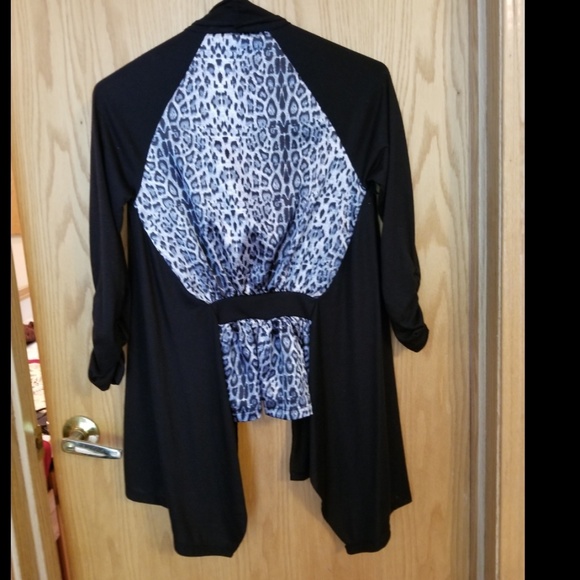 BKE Sweaters - Xsmall BKE Grey Cheetah Back Cardigan